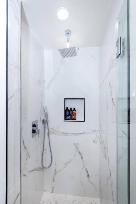Modern 3br Luxury House With Jacuzzi *